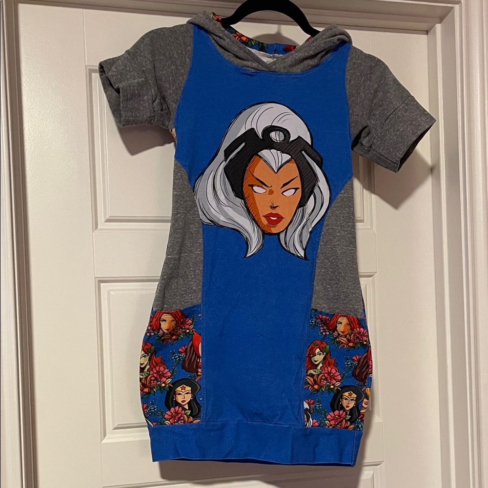 Heroines Graphic Hoodie Dress with Bold Design- stretch mini